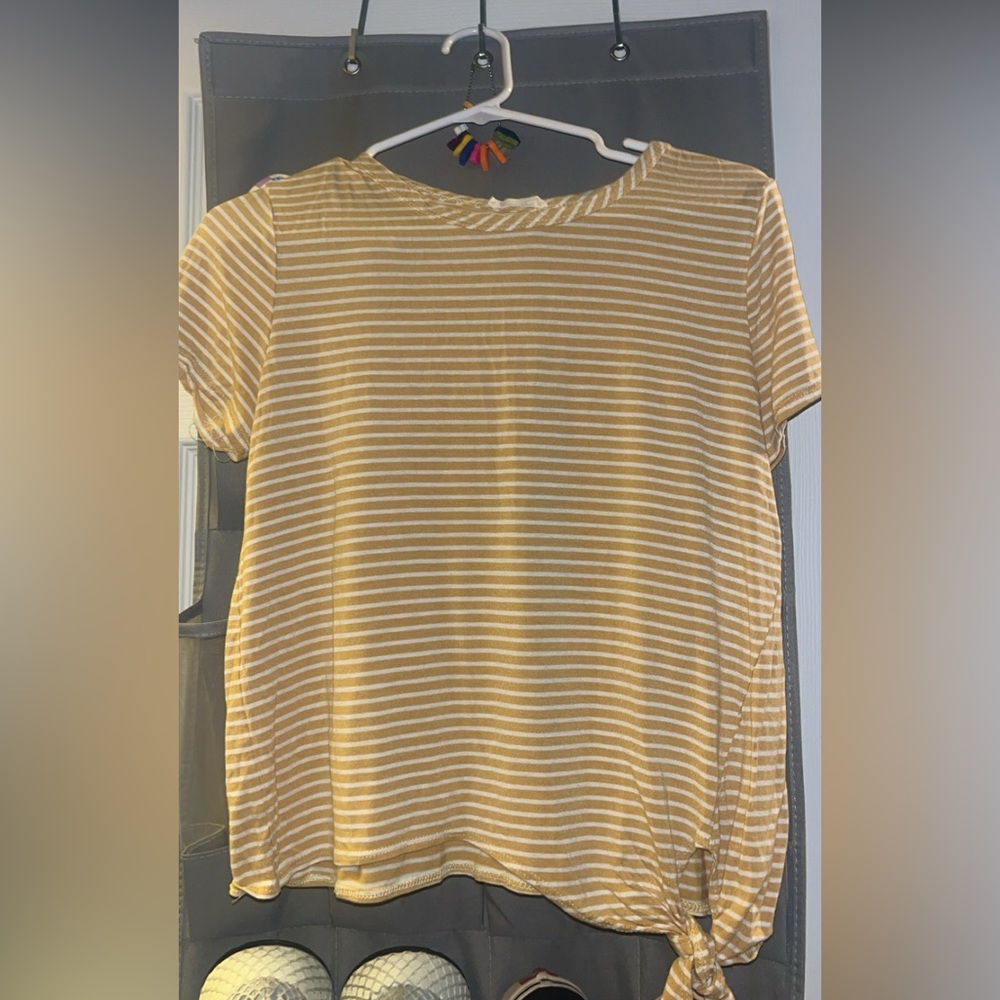 Women’s (juniors) top, brand:Olivia Rae, Size Large